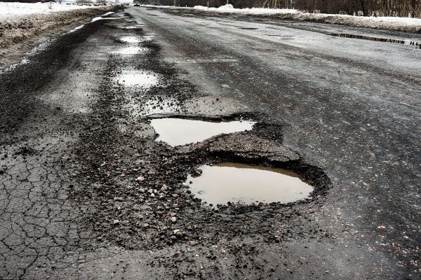 https://www.aefaulks.co.uk/wp-content/uploads/2019/07/Pothole2-scaled-600x400.jpg